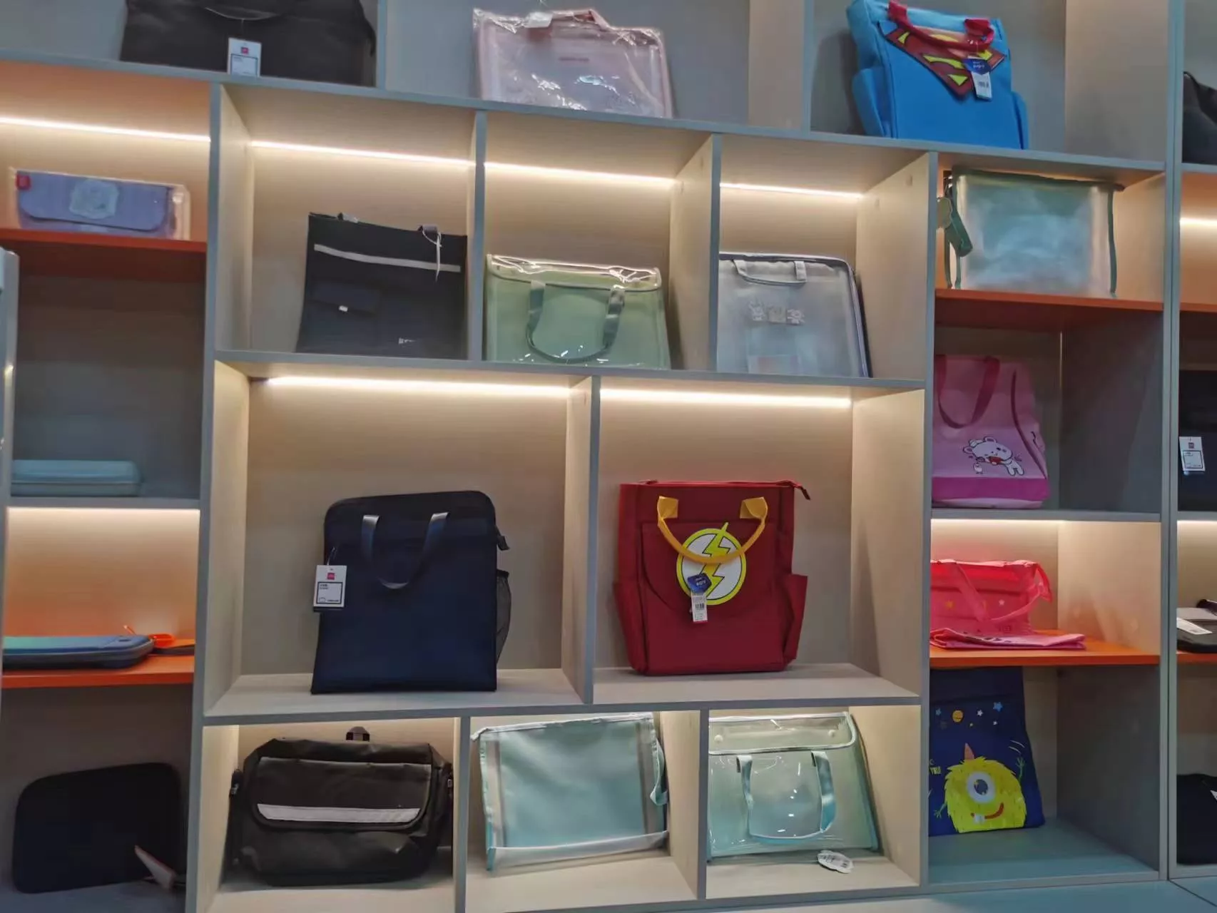 部分产品柜展